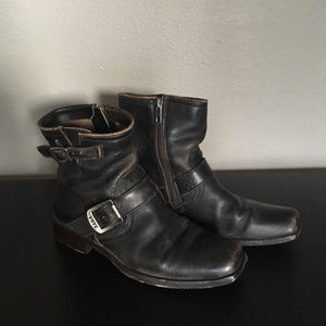 FRYE Women's Smith Engineer Short Boots